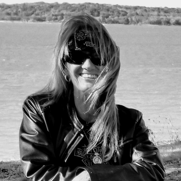 Meet your Posher, Sandi - Picture 2 of 4